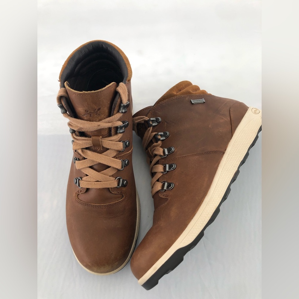 Chaco Frontier Men’s boot , Waterproof, size 9 , Tan Brown